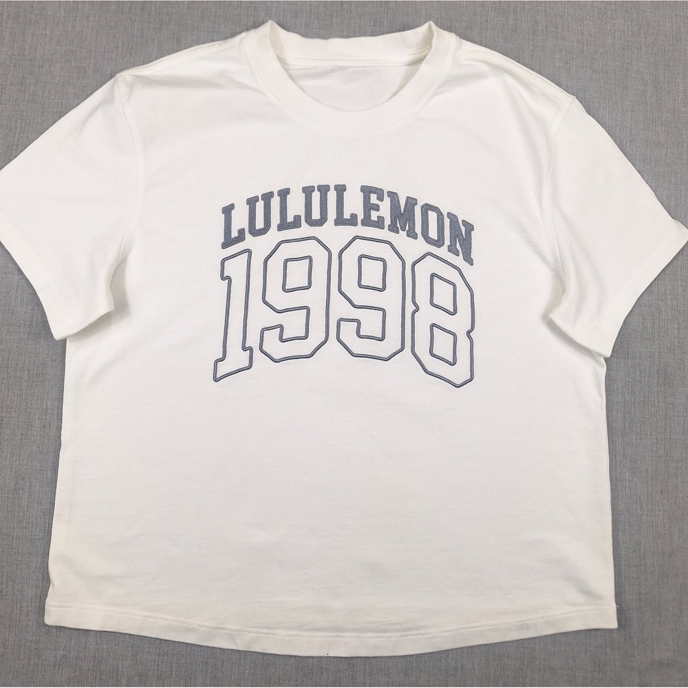 Lululemon 1998 Graphic Short Sleeve T-Shirt White Blue Collegiate Relaxed Fit